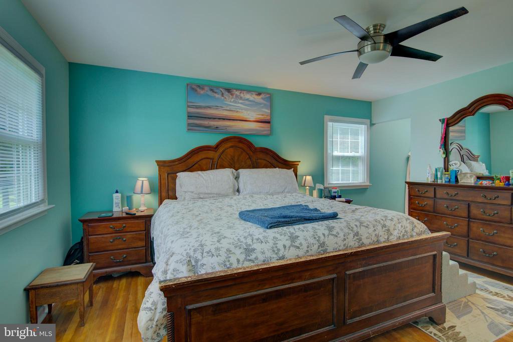 8406 CEDAR LANE