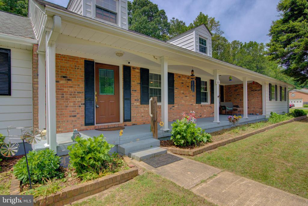 8406 CEDAR LANE
