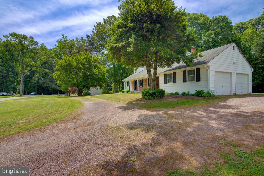 8406 CEDAR LANE
