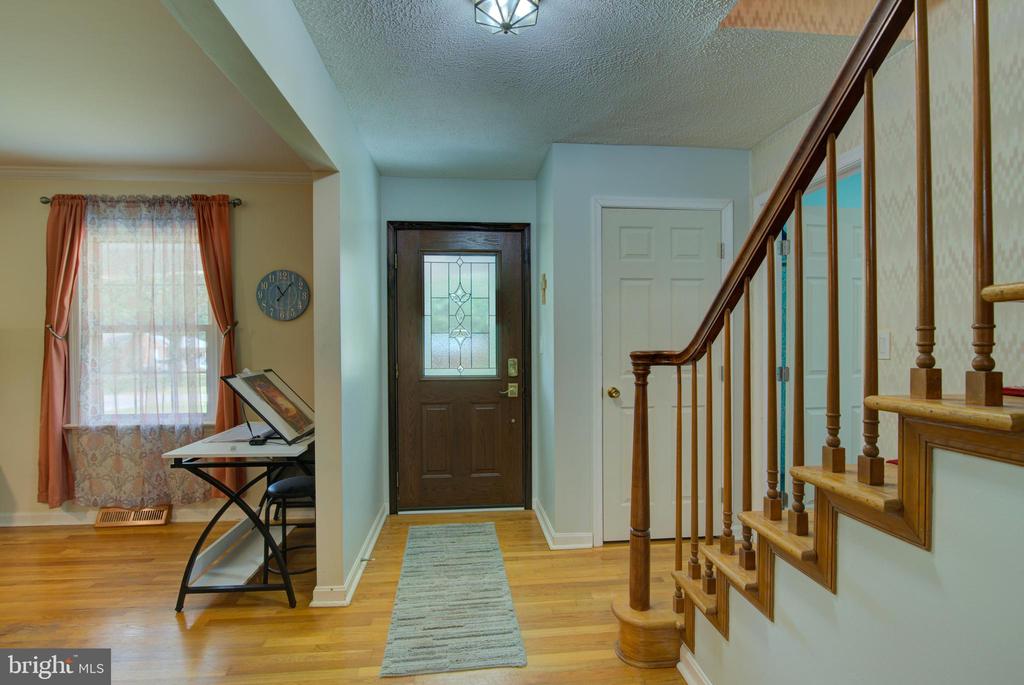 8406 CEDAR LANE