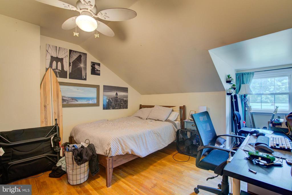 8406 CEDAR LANE