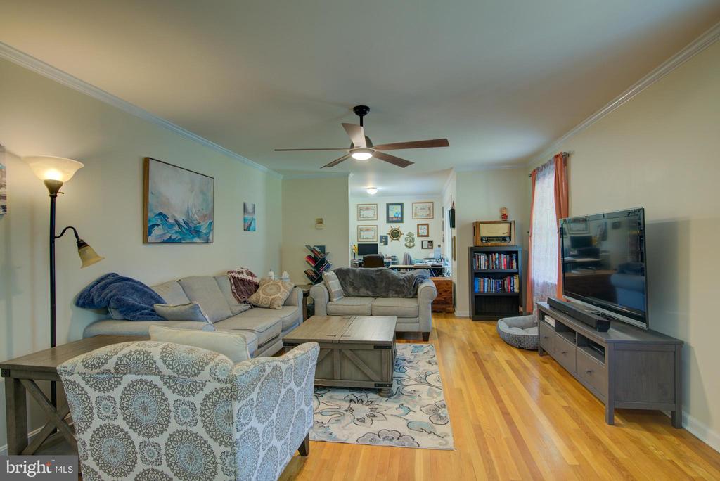 8406 CEDAR LANE