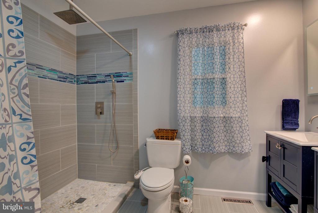 8406 CEDAR LANE