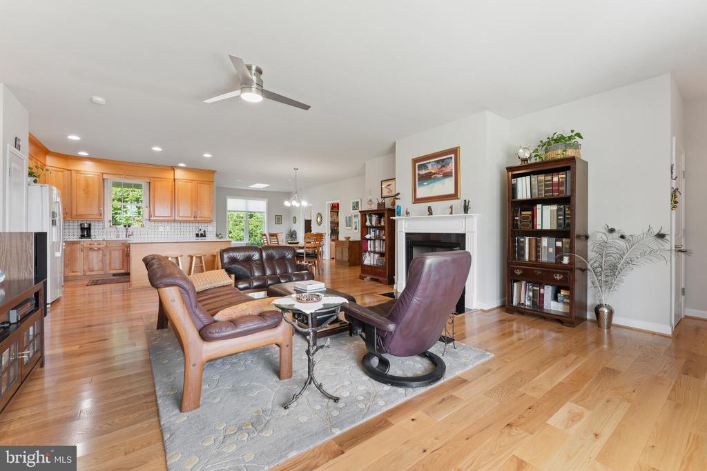 6312 MARINA COURT