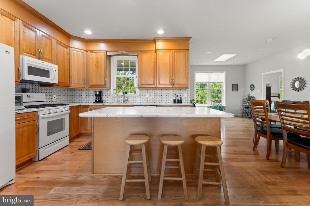 6312 MARINA COURT