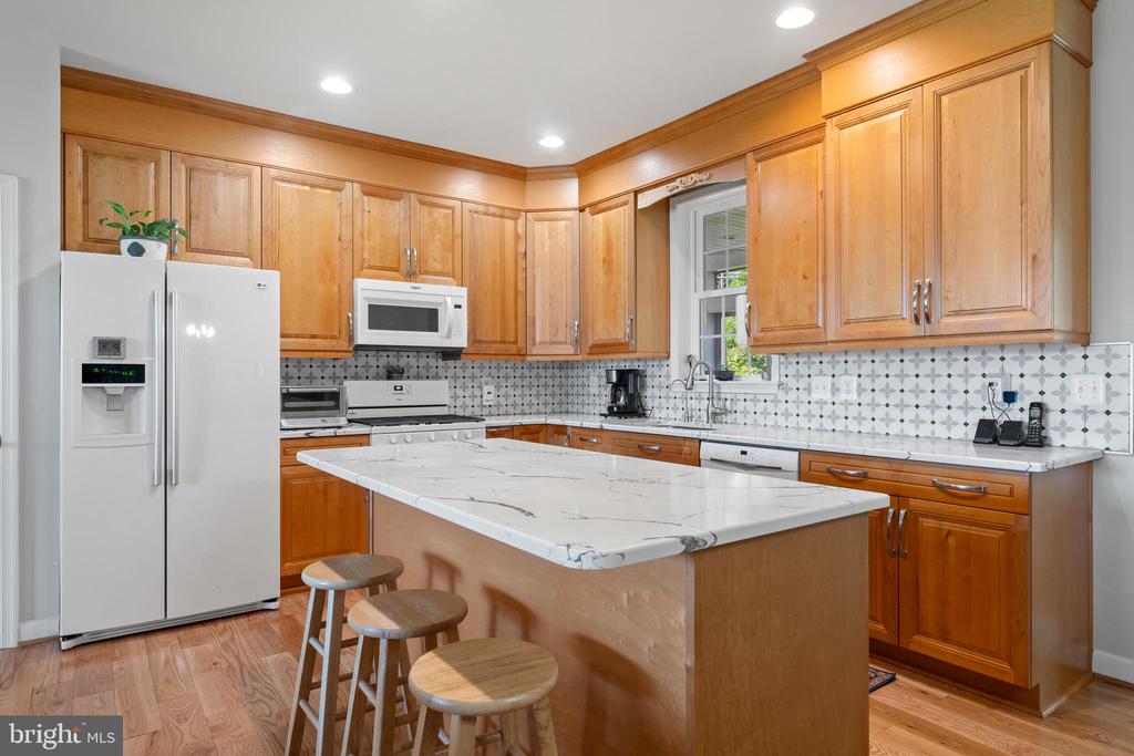 6312 MARINA COURT