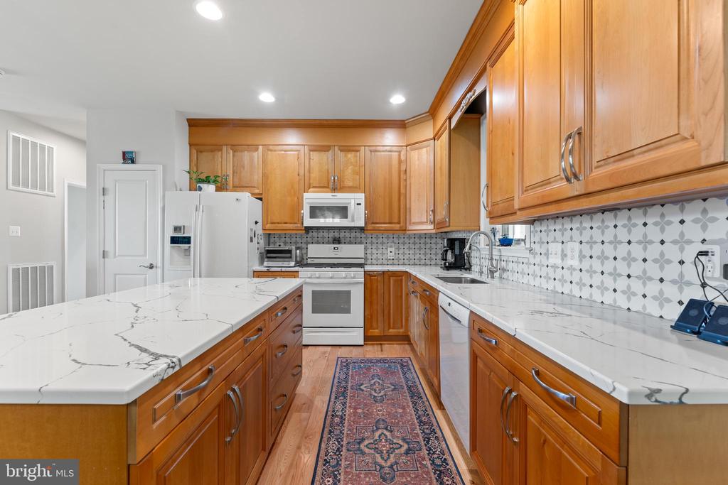 6312 MARINA COURT