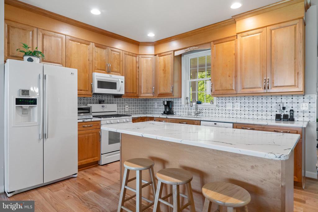 6312 MARINA COURT