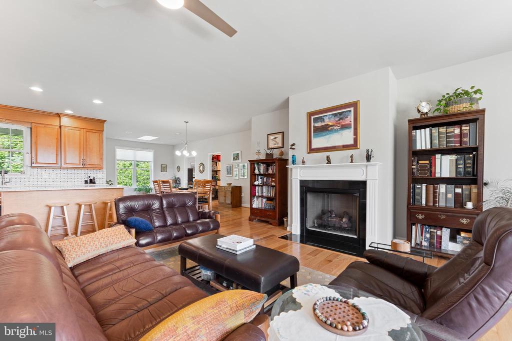 6312 MARINA COURT