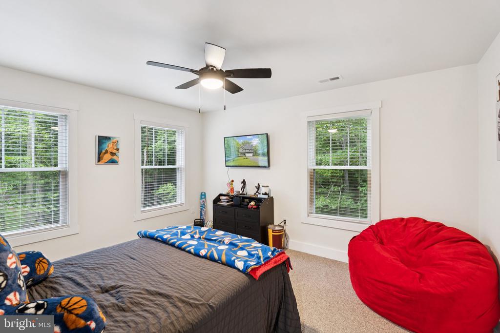 10042 NATURAL GRASS WAY