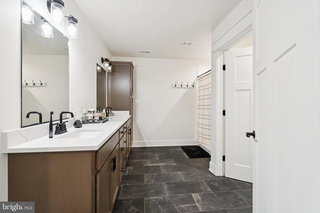 10042 NATURAL GRASS WAY
