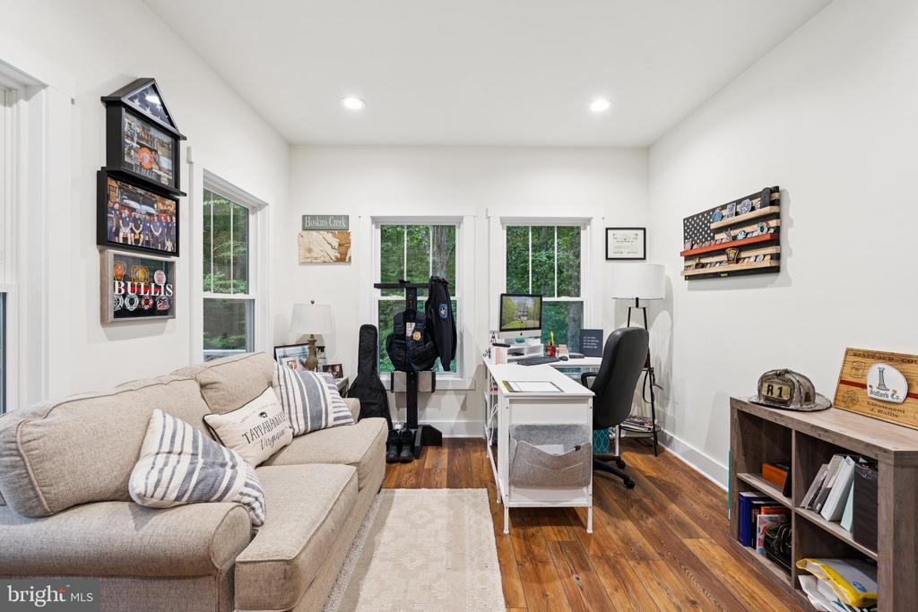 10042 NATURAL GRASS WAY