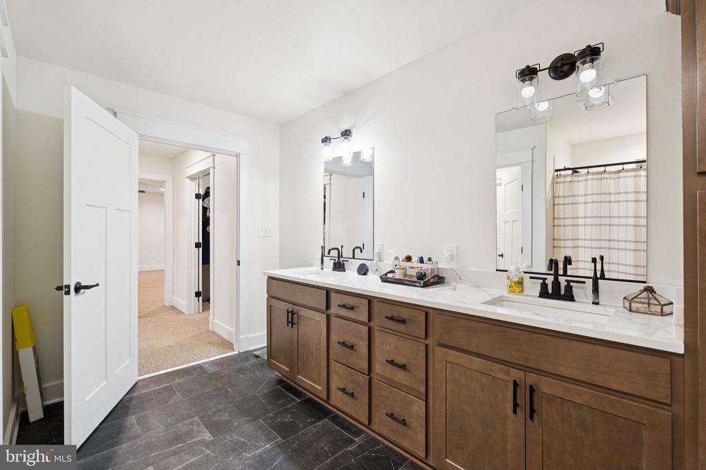 10042 NATURAL GRASS WAY