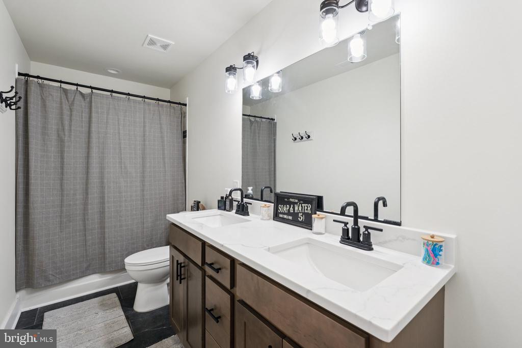 10042 NATURAL GRASS WAY