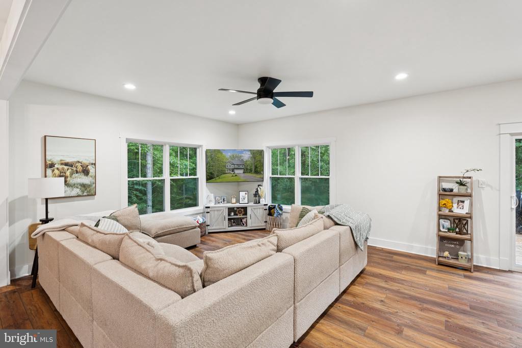 10042 NATURAL GRASS WAY