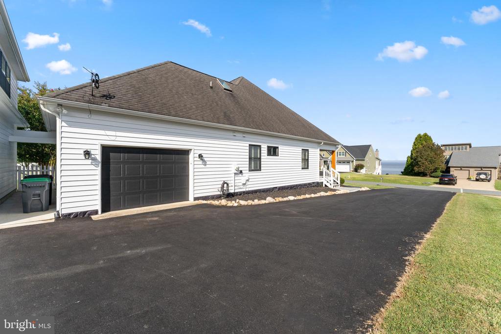 6029 POTOMAC LANDING DRIVE