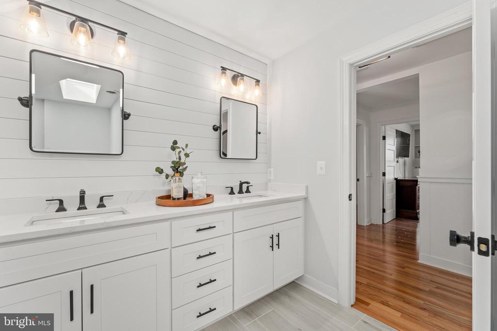 6029 POTOMAC LANDING DRIVE