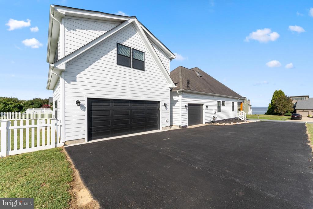 6029 POTOMAC LANDING DRIVE