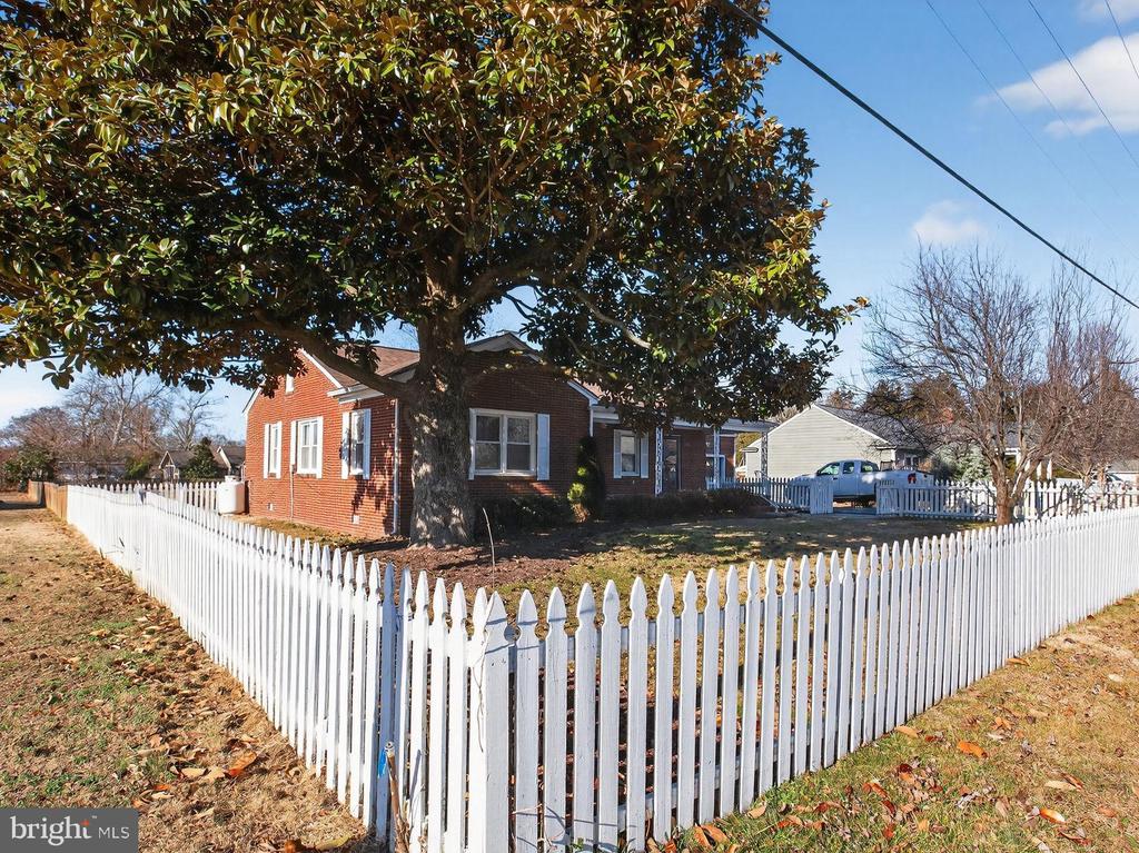 6228 POTOMAC DRIVE