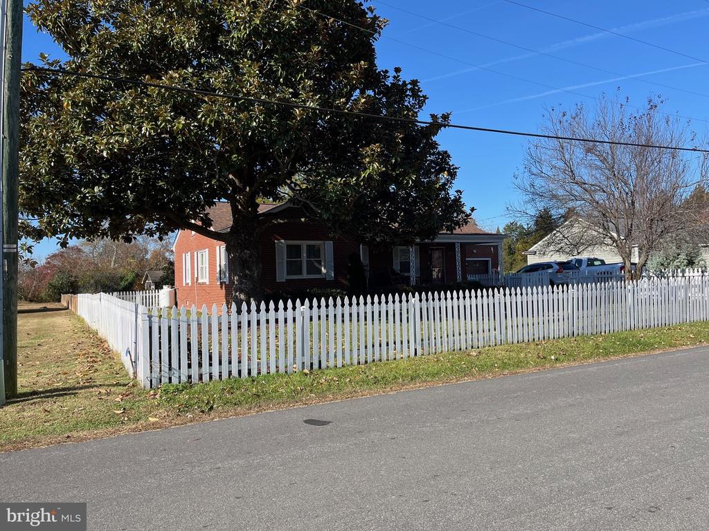 6228 POTOMAC DRIVE