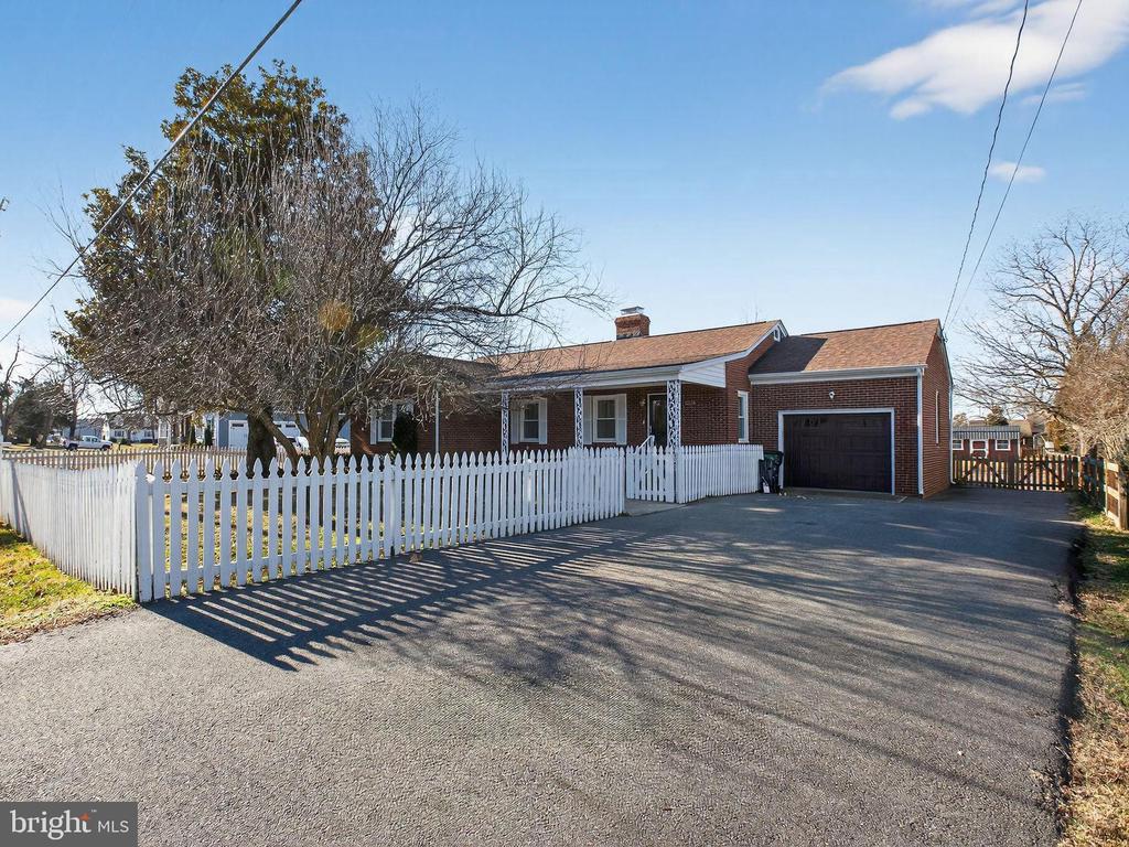 6228 POTOMAC DRIVE