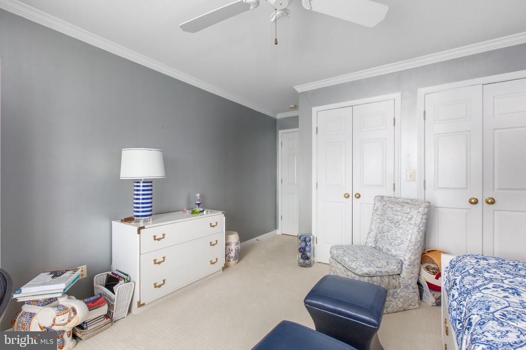 6049 POTOMAC LANDING DRIVE