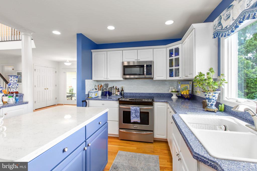 6049 POTOMAC LANDING DRIVE