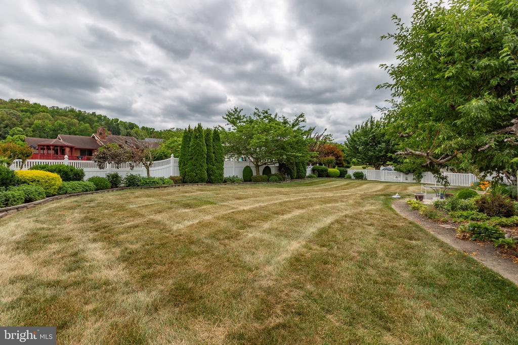 6049 POTOMAC LANDING DRIVE