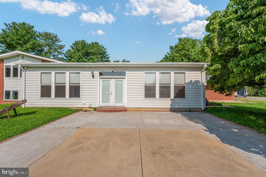 18002 ROSIERS CREEK LANE