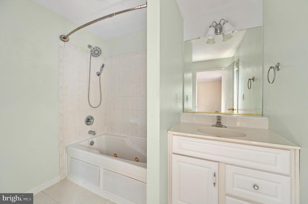 18002 ROSIERS CREEK LANE