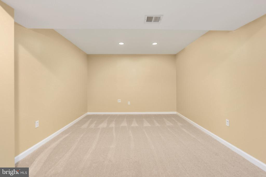9956 WORMAN DRIVE