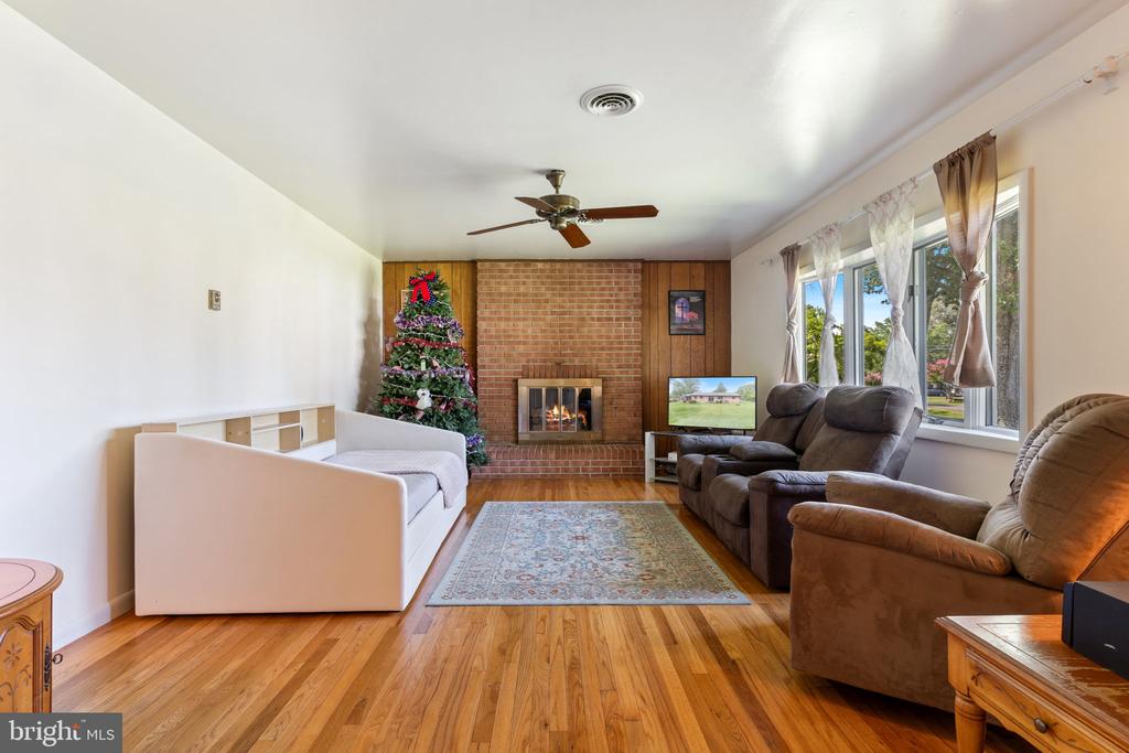 5405 DUCLOS LANE