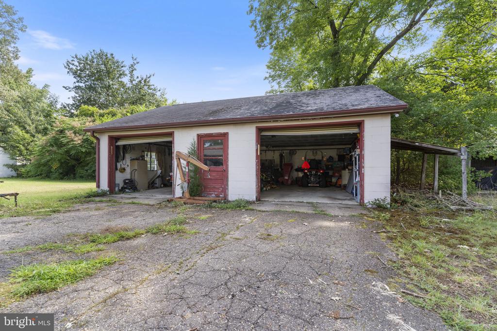 5405 DUCLOS LANE
