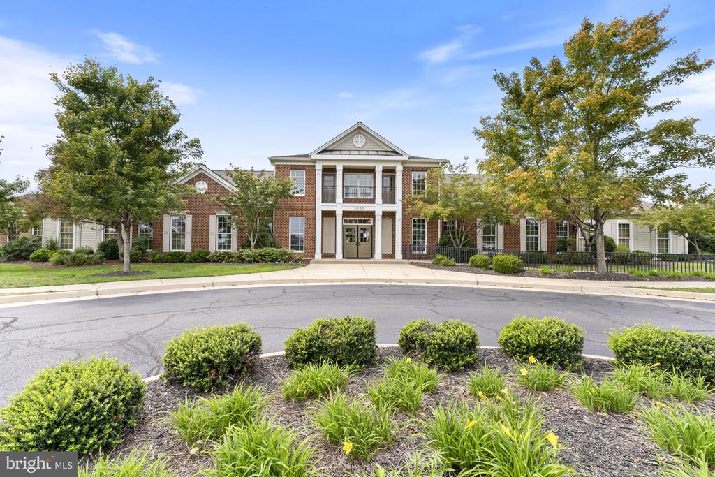5921 COAKLEY DRIVE