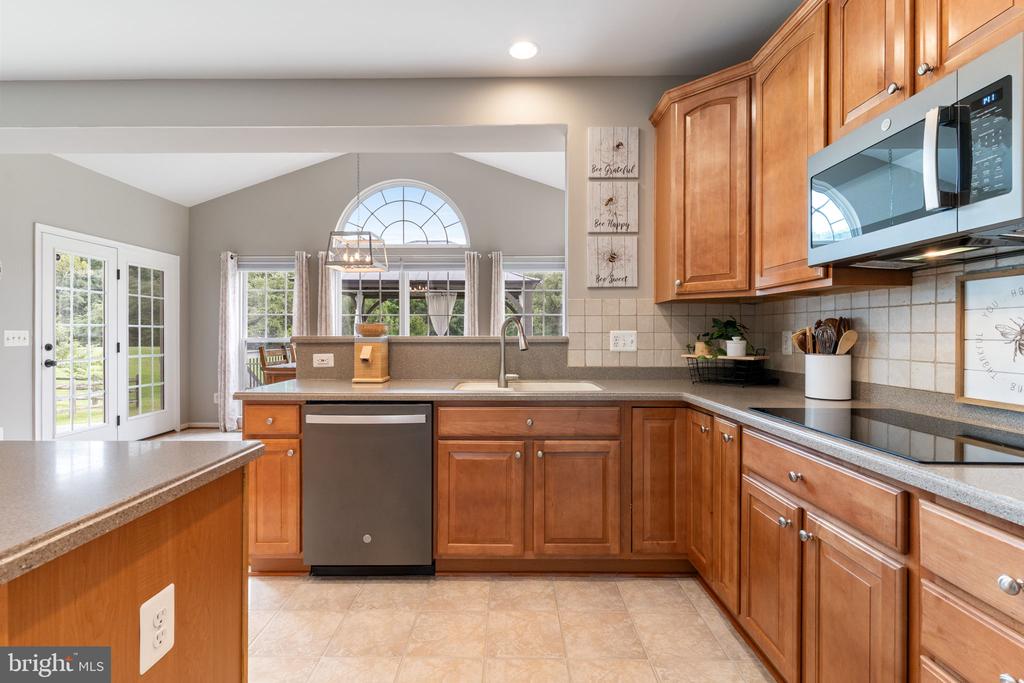 5921 COAKLEY DRIVE