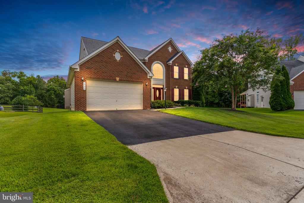 5921 COAKLEY DRIVE