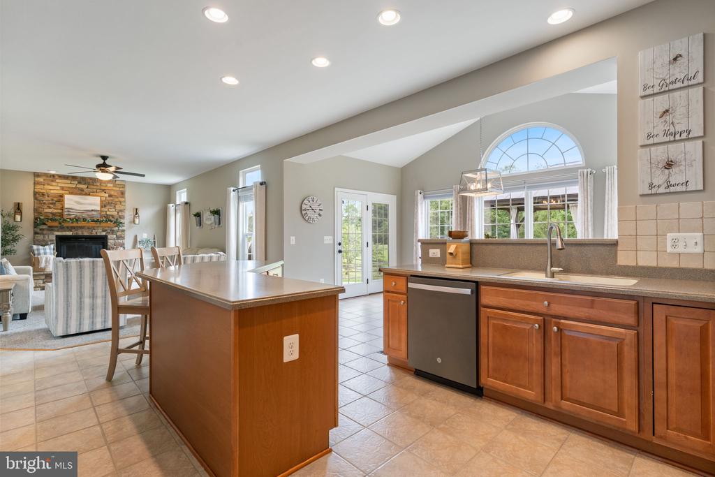 5921 COAKLEY DRIVE