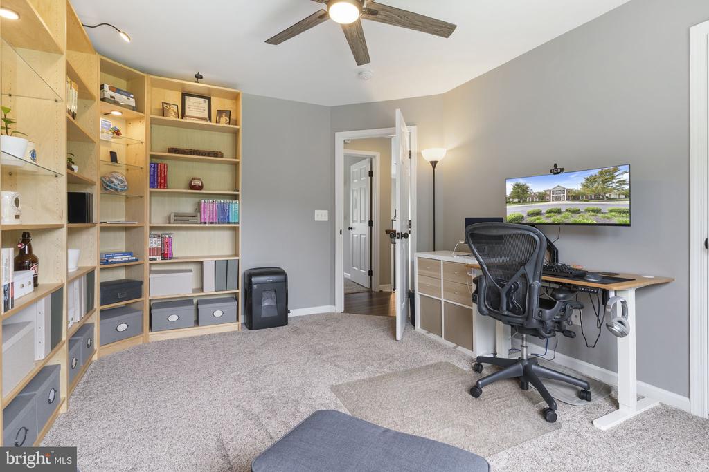 5921 COAKLEY DRIVE