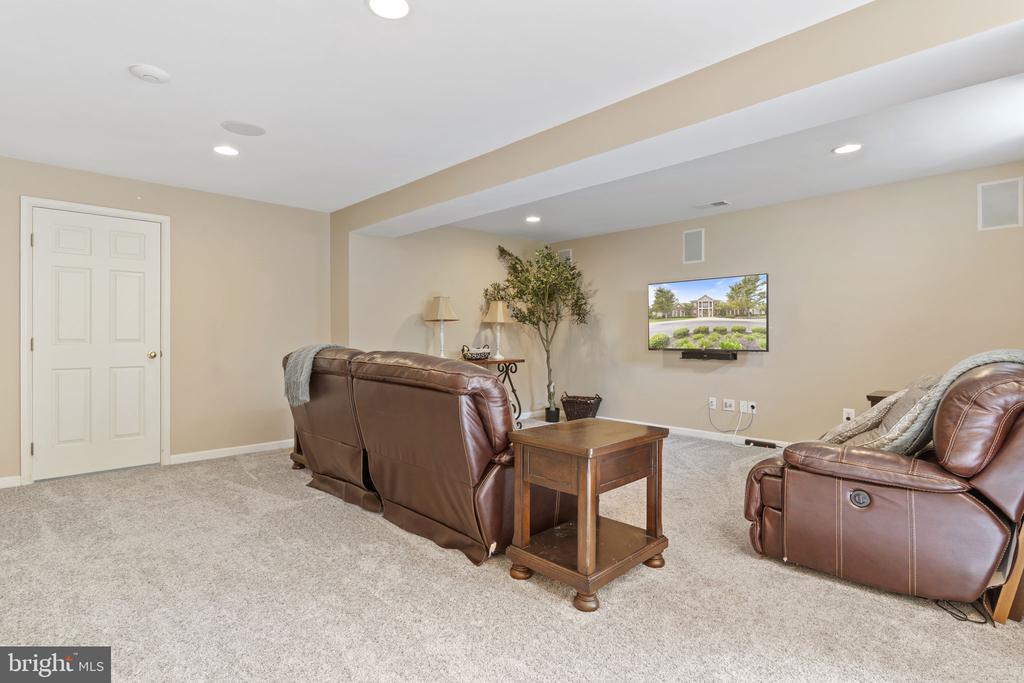 5921 COAKLEY DRIVE