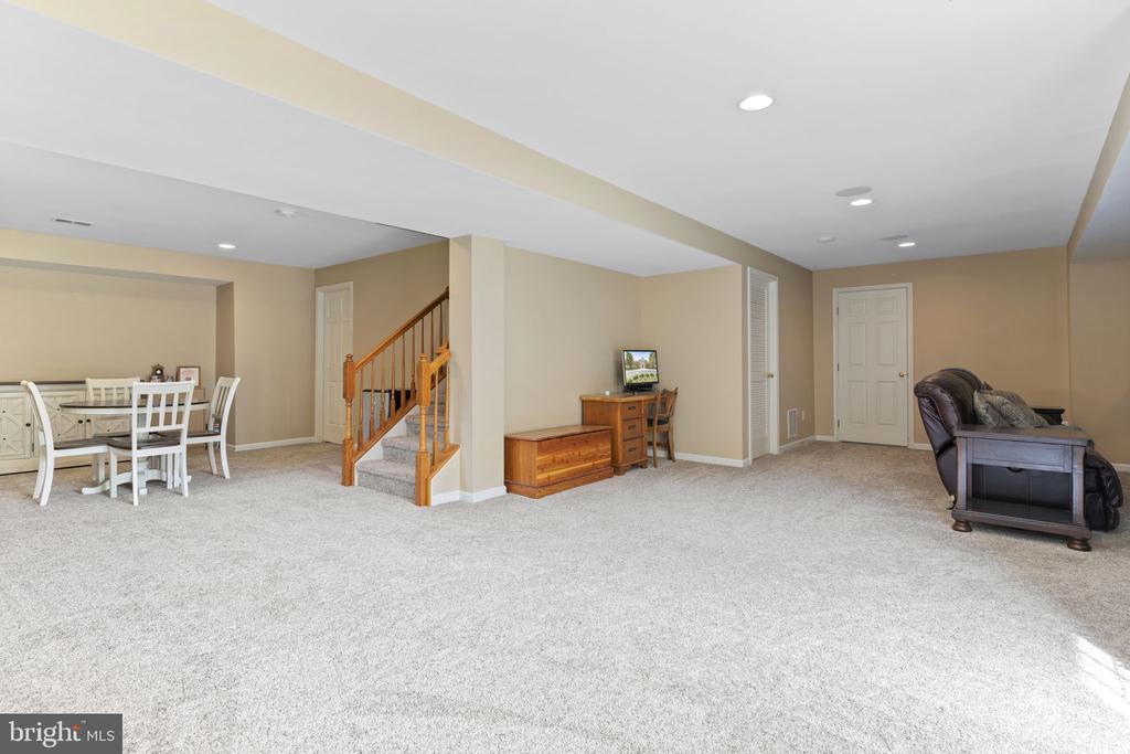5921 COAKLEY DRIVE