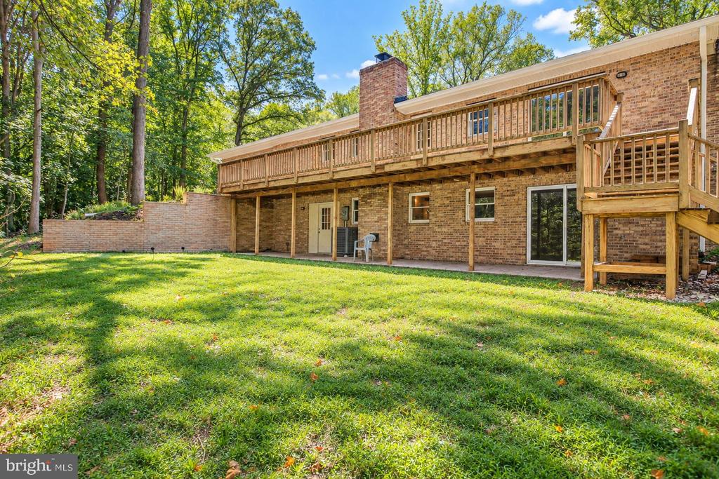 6065 EAGLES NEST LANE