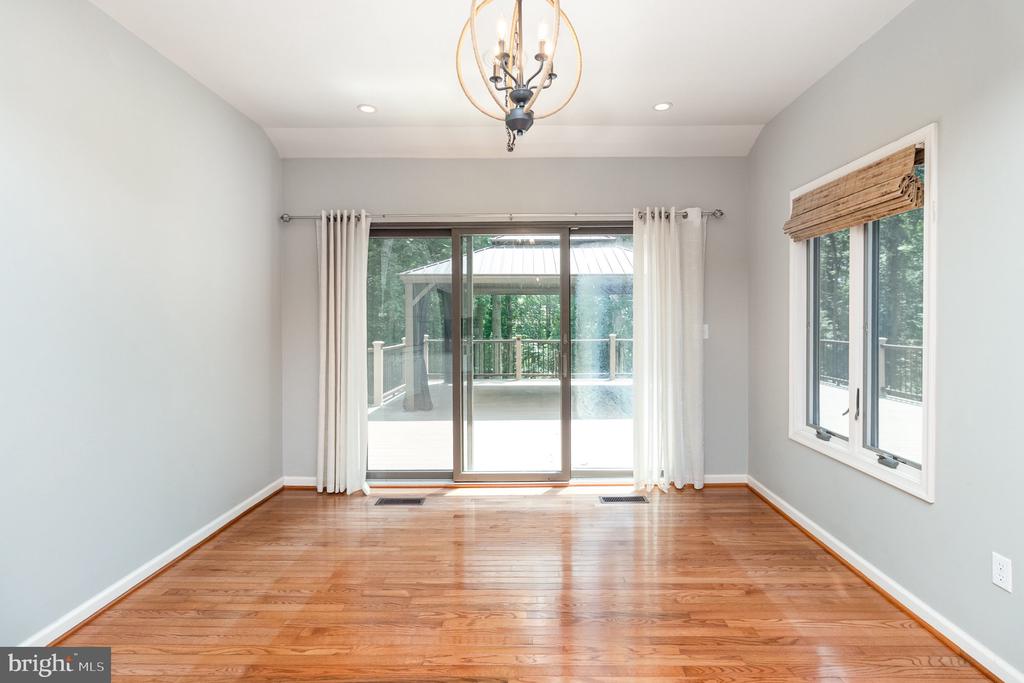 282 LAKEWAY ROAD