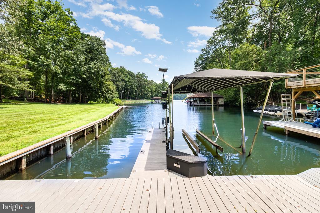 282 LAKEWAY ROAD