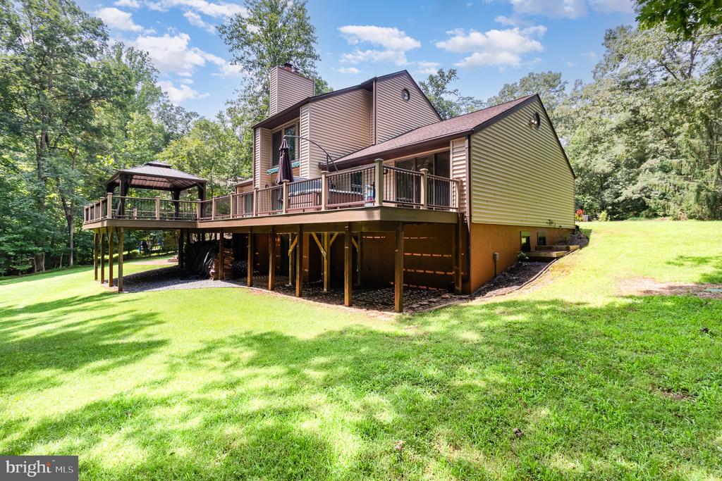 282 LAKEWAY ROAD