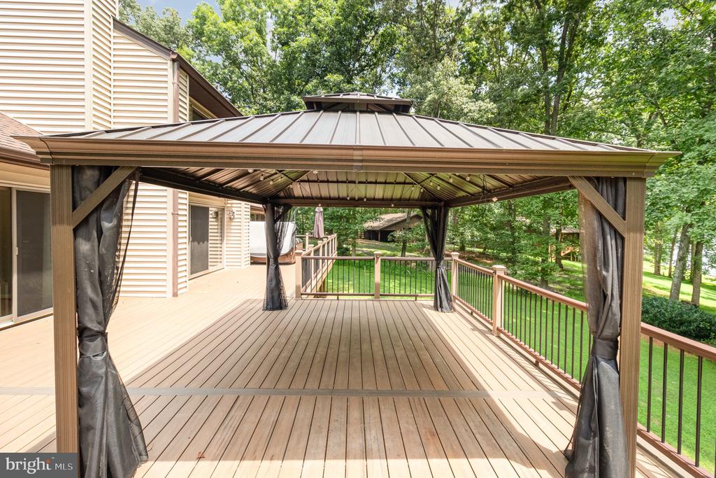282 LAKEWAY ROAD