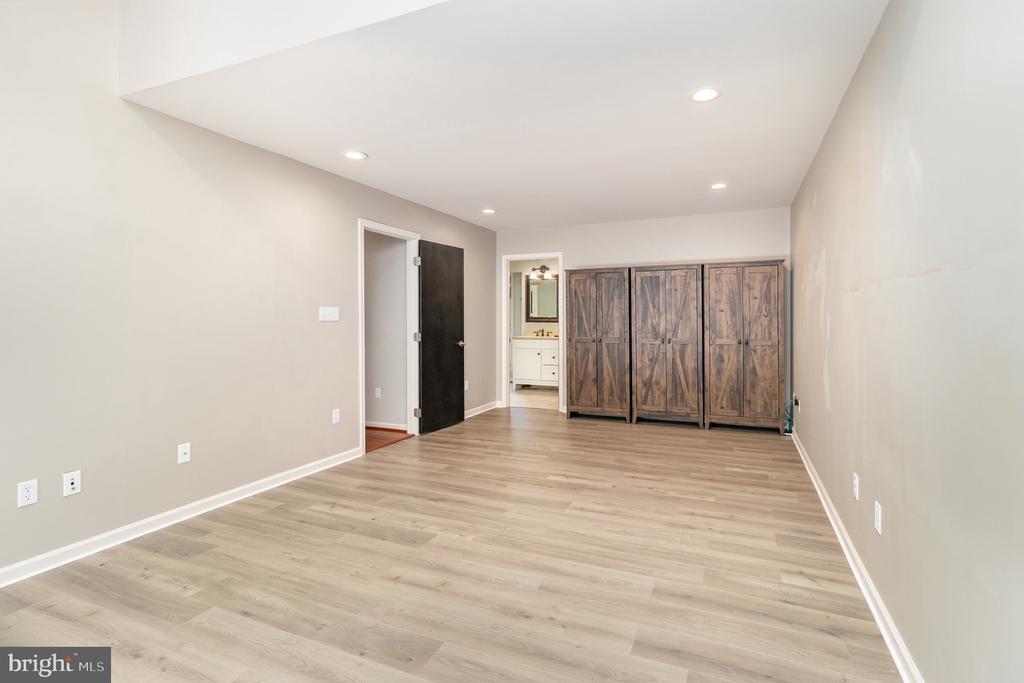 282 LAKEWAY ROAD
