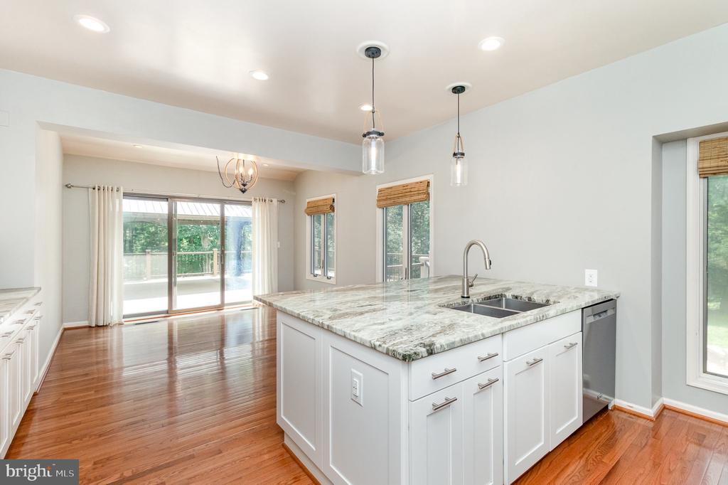 282 LAKEWAY ROAD