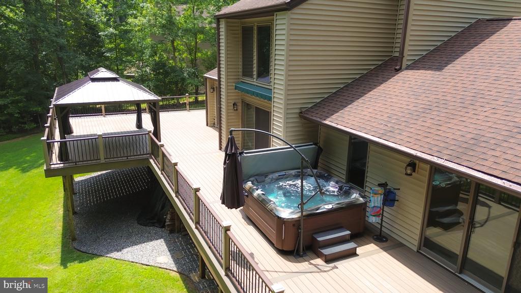 282 LAKEWAY ROAD