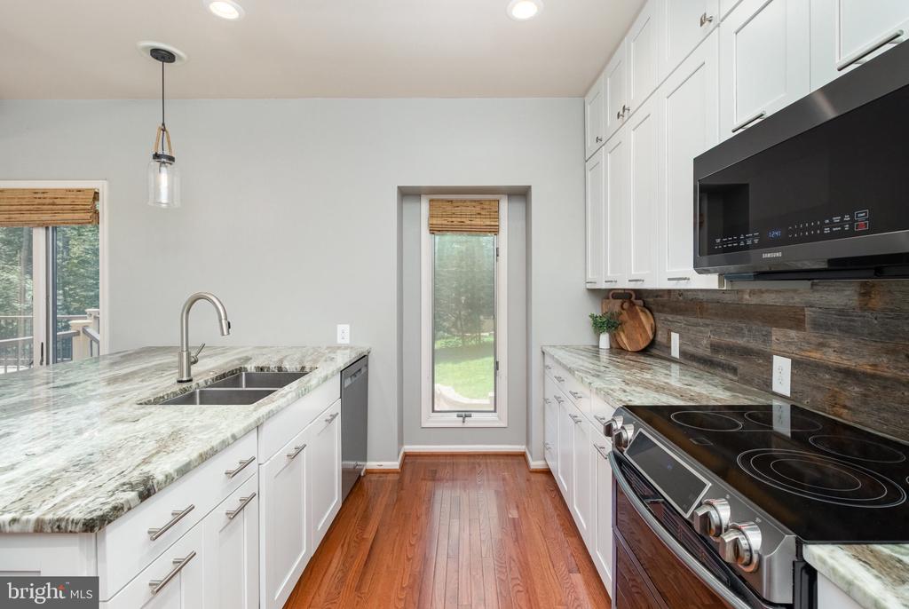 282 LAKEWAY ROAD