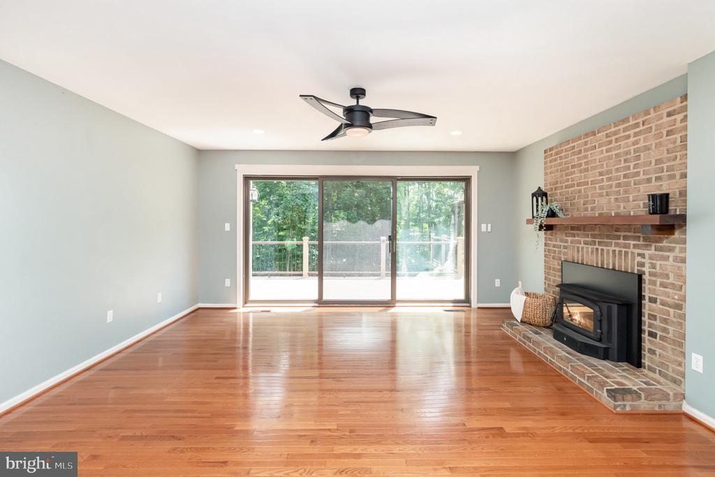 282 LAKEWAY ROAD